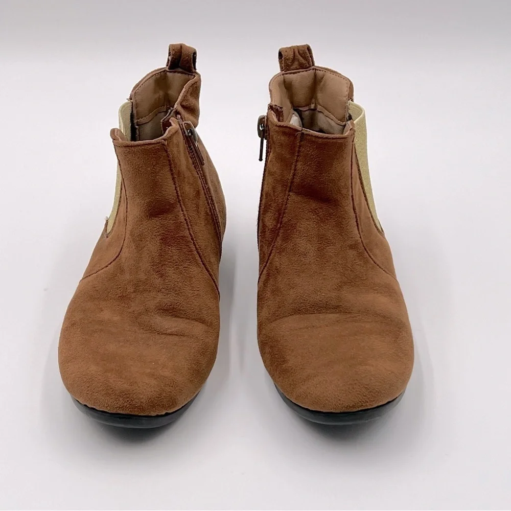 Extremely Me Light Brown Faux Sued Chelsey Boots w/ Side Zip Girls Size 2